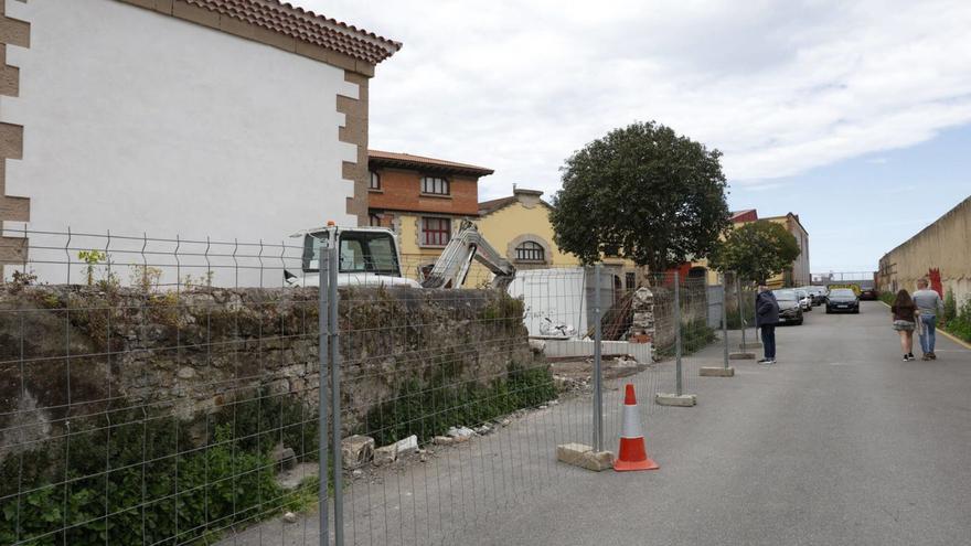 Inicio de la calle Palafox, con las obras de urbanización del entorno de la capilla en primer término.