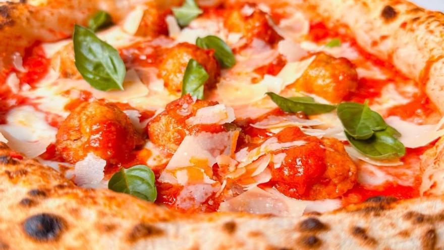 Pizzería LACANDELLA: La historia de la pizza napolitana en Canarias, apoyando el campo canario