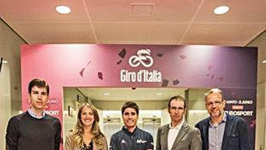 Mikel Landa, en el centro, en la presentación de Eurosport.