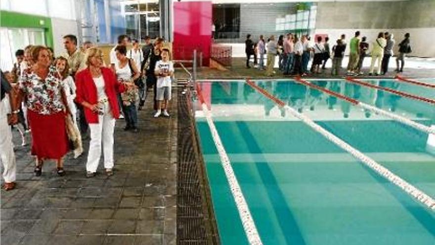 La piscina de Santa Coloma de Farners que gestiona Sports Assistance, el dia de la inauguració.