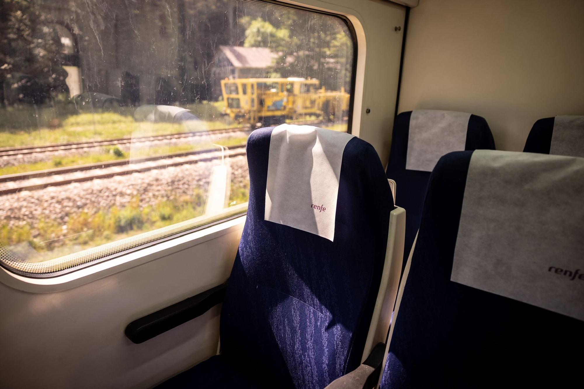 En imágenes | Así ha sido el viaje inaugural del Canfranero en su vuelta a la actividad tras las obras de remodelación de la línea