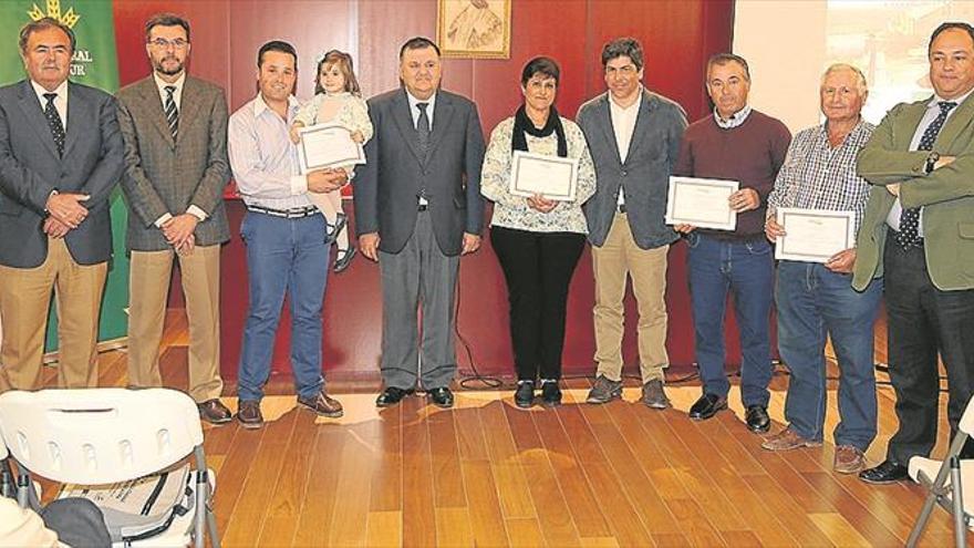 ana luque logra el primer premio Pedro Cabezuelo a la detección precoz de mildiu