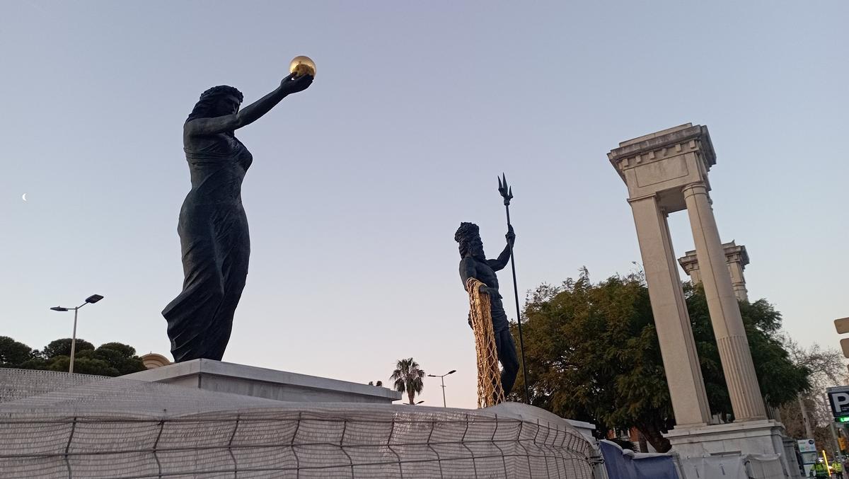 Venus y Neptuno, al amanecer, a la entrada del Puerto de Málaga, este viernes.