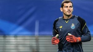 Iker Casillas, en un entrenamiento con el Oporto.