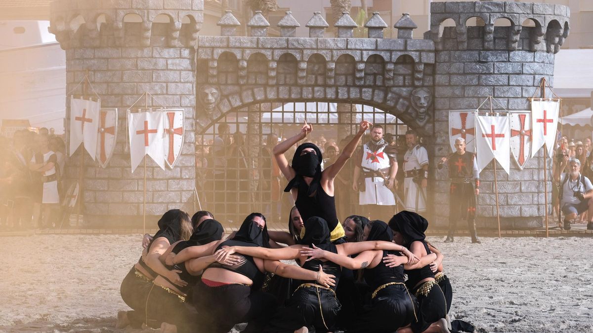 Imágenes del Desembarco de las fiestas de Moros y Cristianos de Santa Pola en 2024