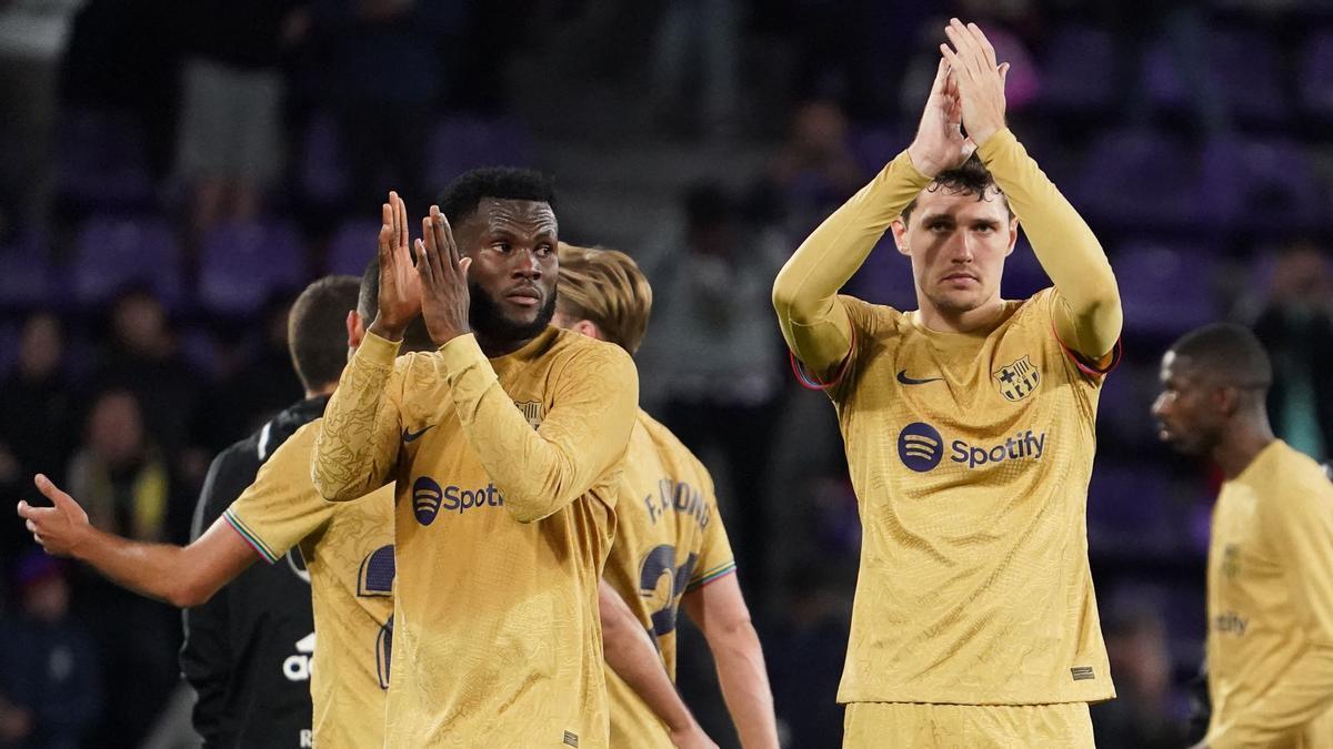 Christensen y Araujo agradecen el apoyo de los hinchas culés en Zorrilla tras el Valladoli-Barça.