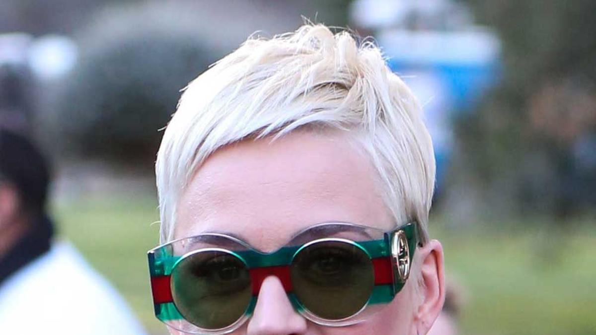 Katy Perry con un look de lo más navideño en California