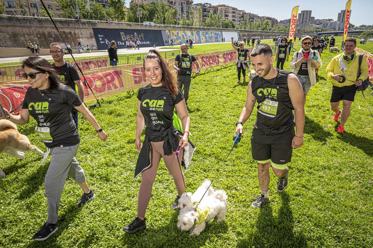 CAN WE RUN BARCELONA. La carrera organizada por Prensa Ibérica y El Periódico de Catalunya con la colaboración de Sport ,  donde las personas y sus mascotas perrunas corren en familia