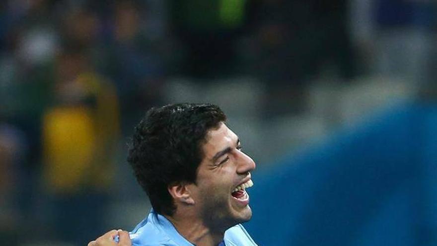 Luis Suárez resucita a Uruguay y lanza a la lona a Inglaterra (2-1)