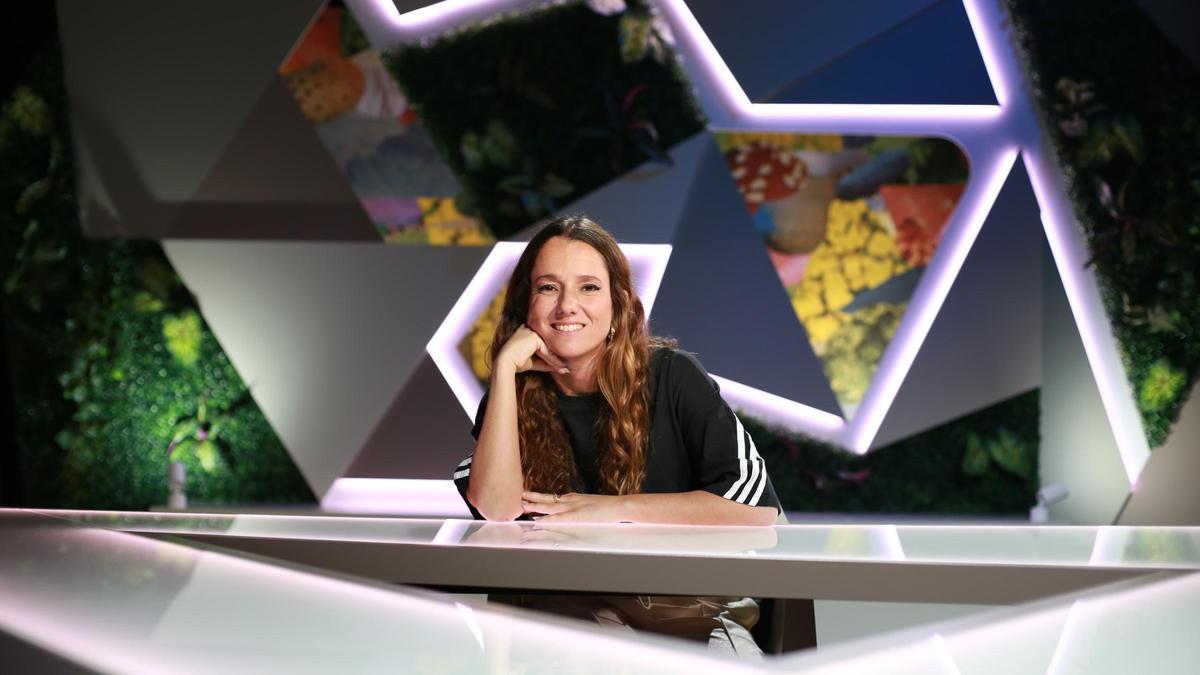 La periodista Andrea Gumes, presentadora de 'Nervi', el nuevo magacín cultural de TV3