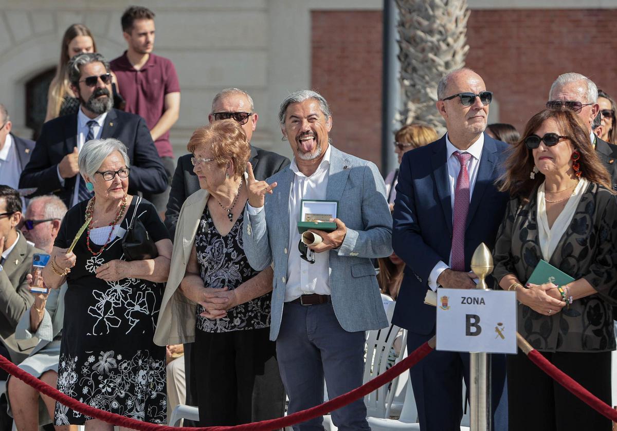 La Guardia Civil de Alicante celebra en el Puerto el día de su Patrona con entrega de condecoraciones