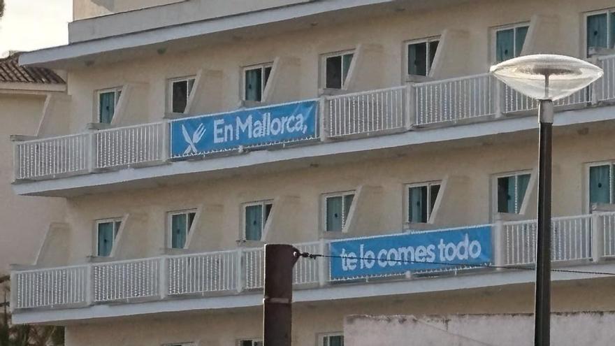VÍDEO | Cala Rajada se planta contra los viajes de estudios “todo incluido sin restricciones": "No queremos ser un Magaluf”