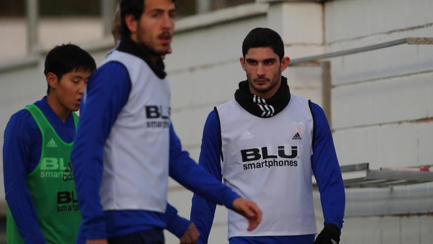 Kang In, Parejo y Guedes, durante el entrenamiento de ayer en Paterna.