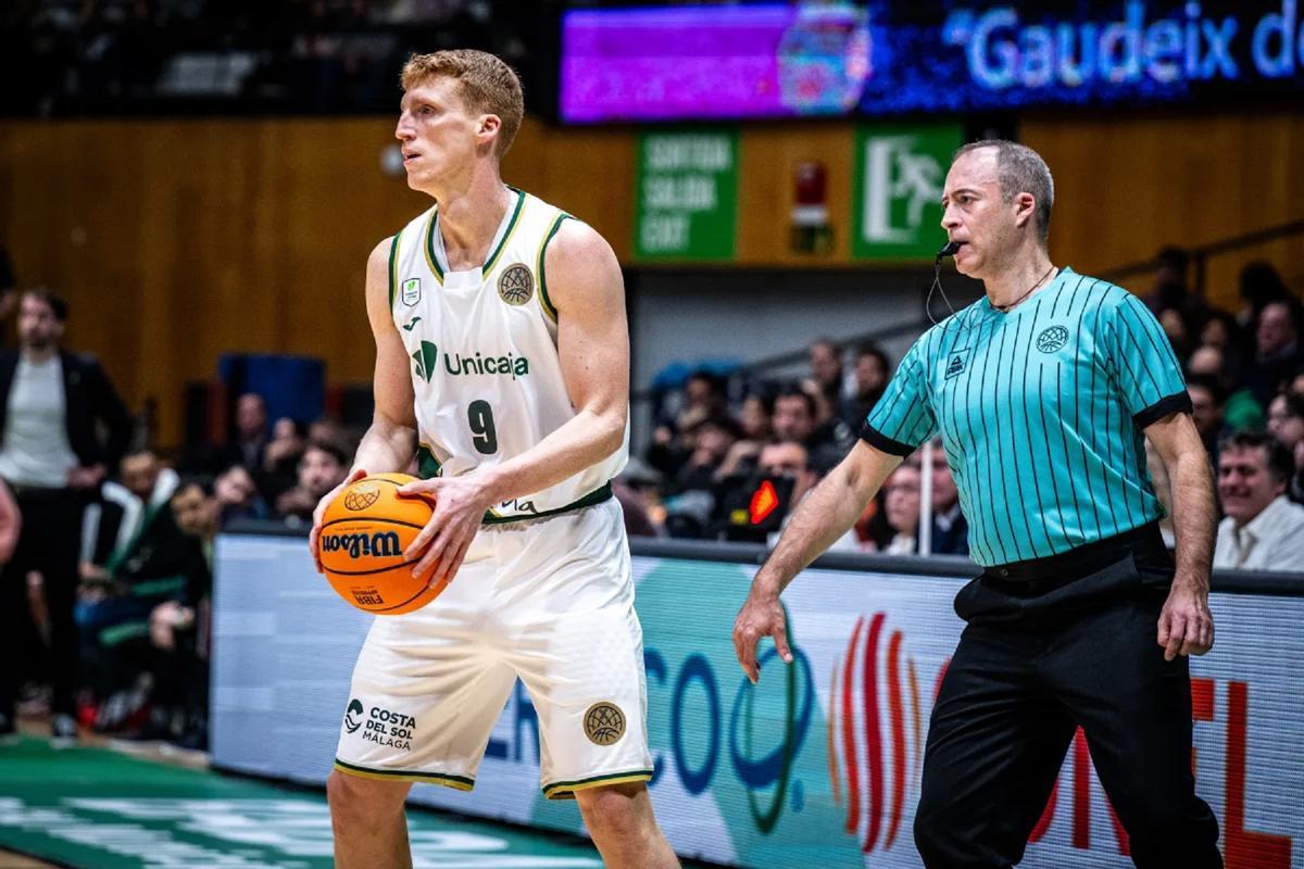 Alberto Díaz, antes de lesionarse este miércoles en Badalona.