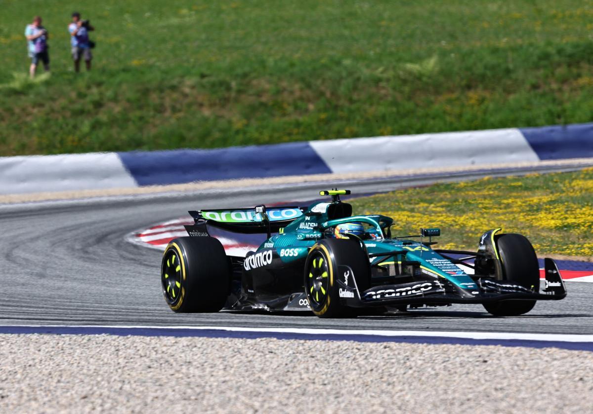 SPIELBERG (Austria), 29/06/2025.- Aston Martin driver Fernando Alonso of Spain competes in the Formula 1 Austrian Grand Prix at the Red Bull Ring racetrack in Spielberg, Austria, 29 June 2025. (Fórmula Uno, España) EFE/EPA/ANNA SZILAGYI