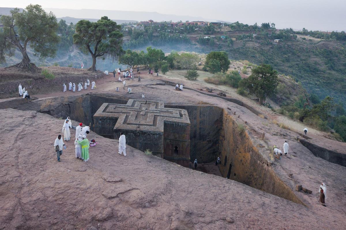 Iwan Baan, 'Biete Ghiorgis, iglesia excavada en la roca, Lalibela, Etiopía, 2012'.