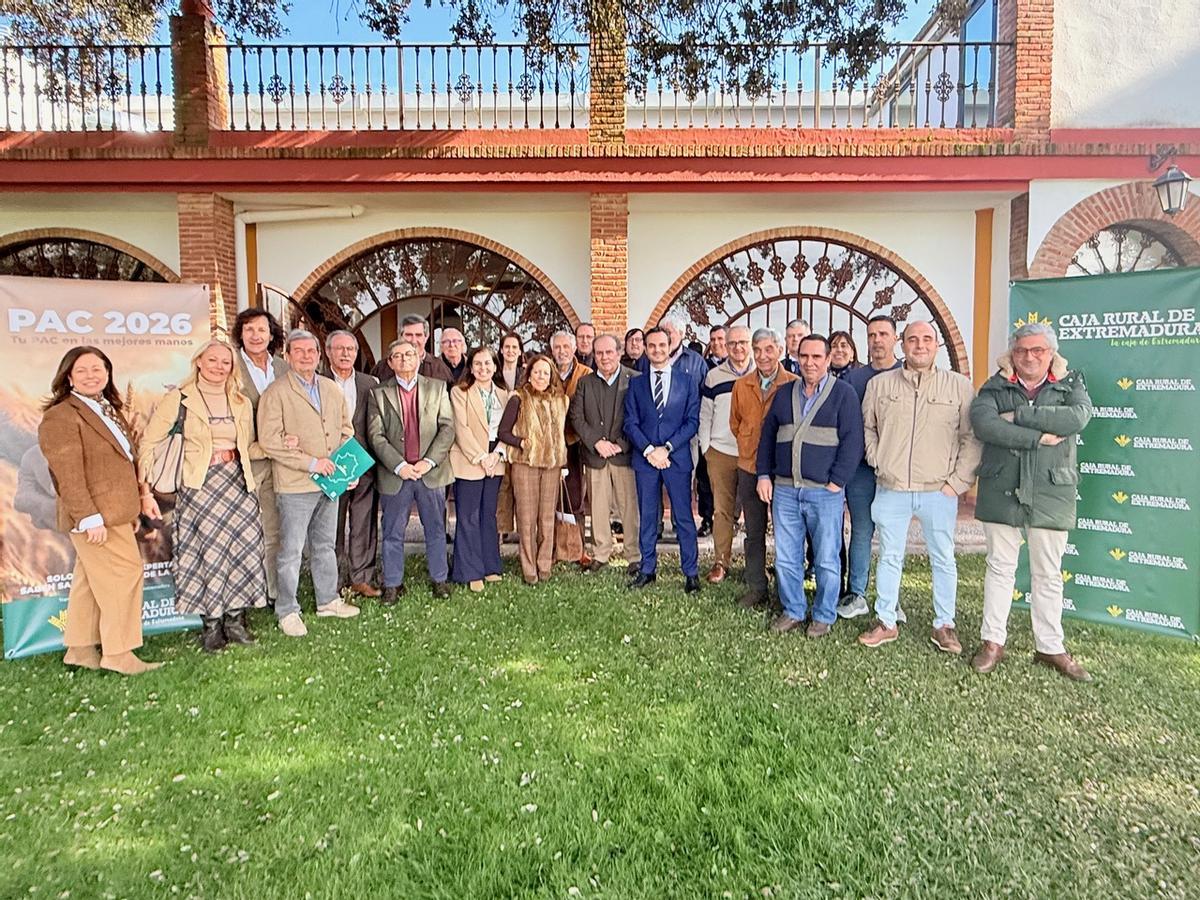 Las organizaciones ganaderas y los sindicatos agrarios firman el convenio.