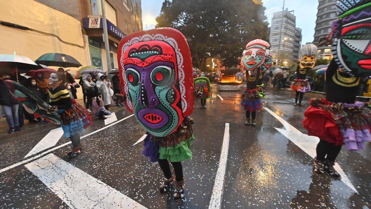 Teatro y música en el desfile de animación de la Magdalena