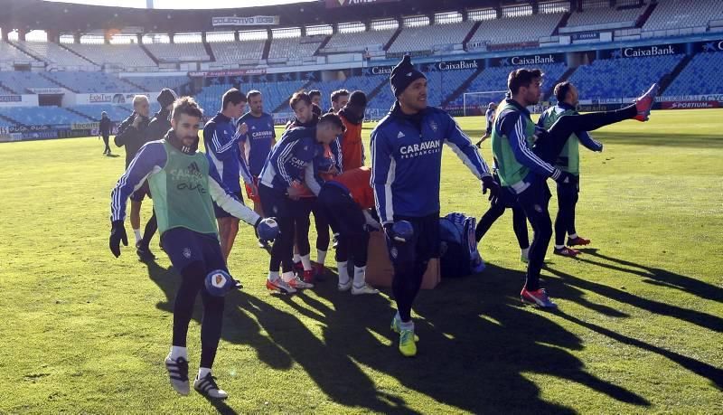 Entrenamiento puerta abierta en La Romareda