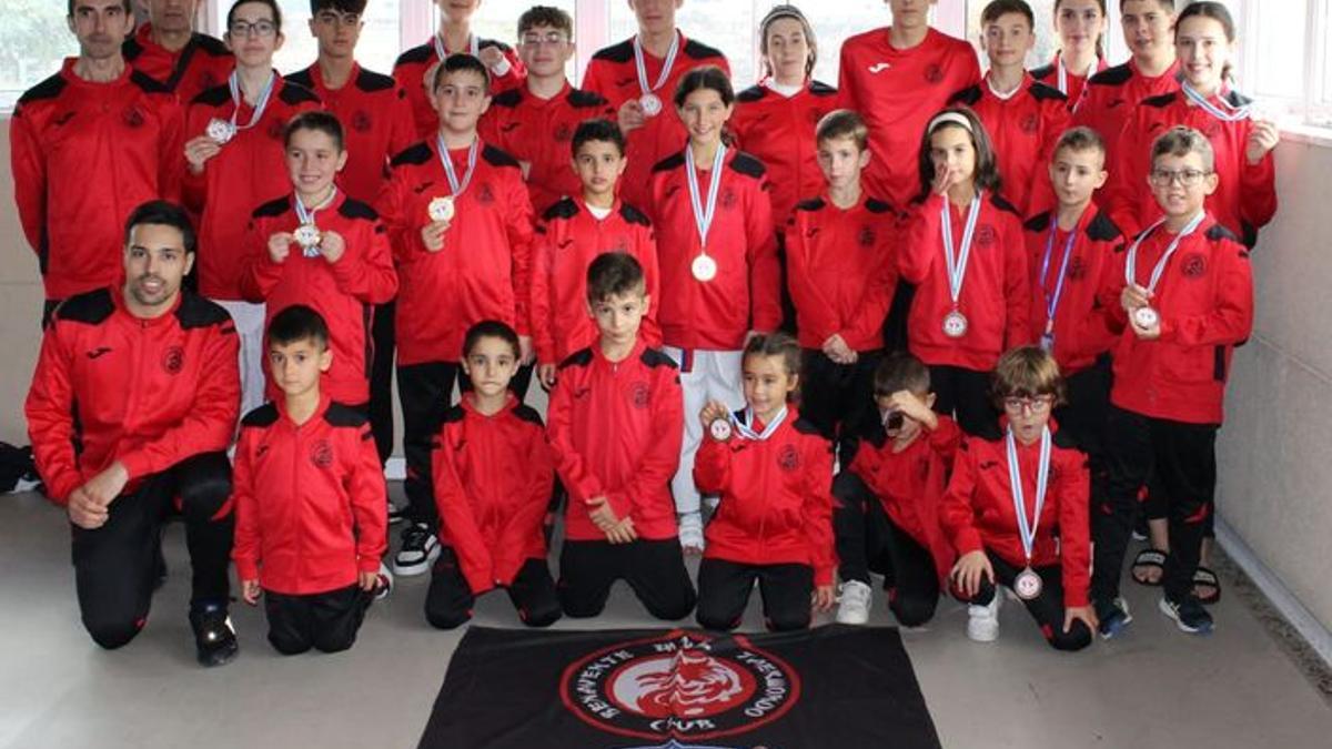 Expedición del Club Taekwondo Benavente a Pontevedra