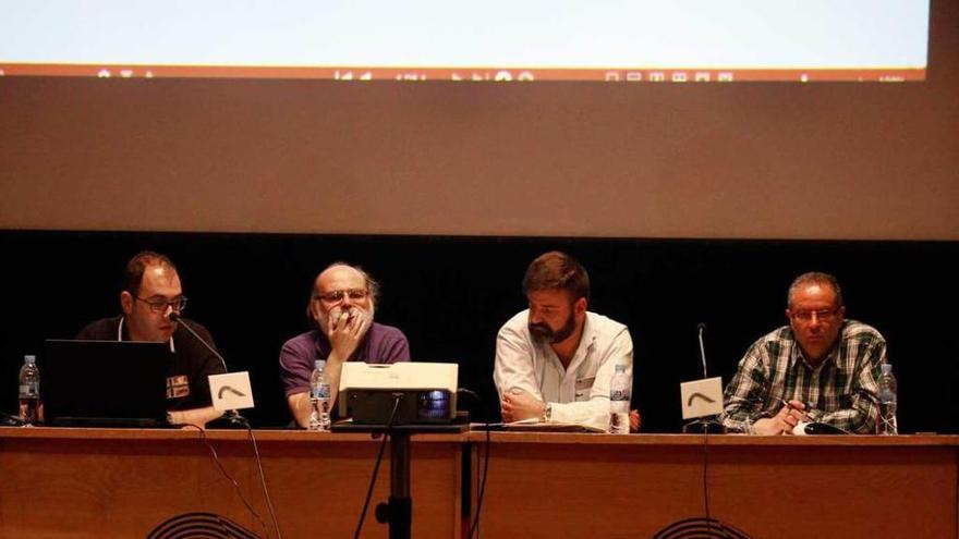 La directiva del Avilés Stadium durante la asamblea.