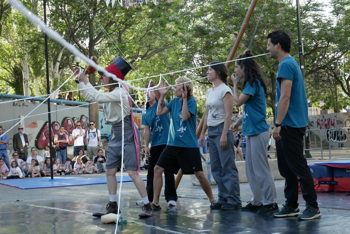 En imágenes | El Festival de Circo Social llena de acrobacias el barrio de San José En imágenes | El Festival de Circo Social llena de acrobacias el barrio de San José