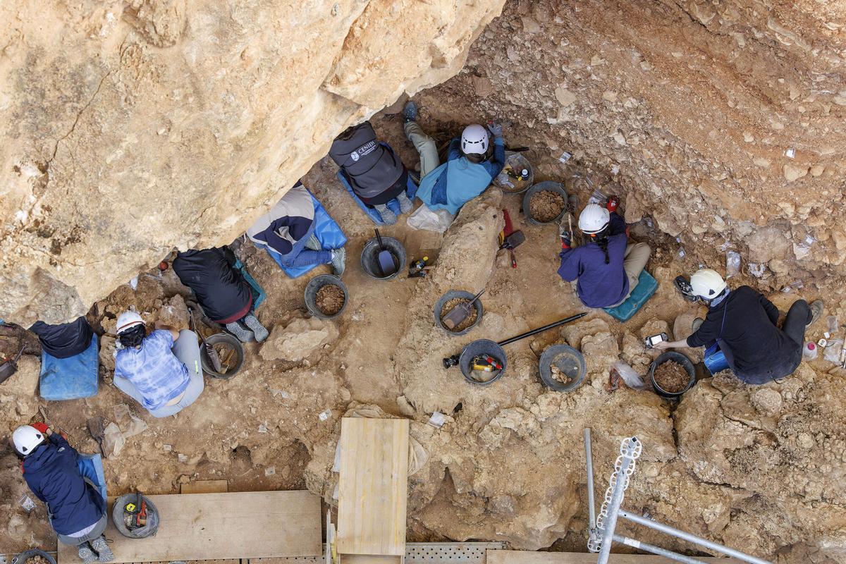 Excavaciones que se están realizando en el yacimiento de Gran Dolina, en Atapuerca (Burgos). EFE/ Santi Otero