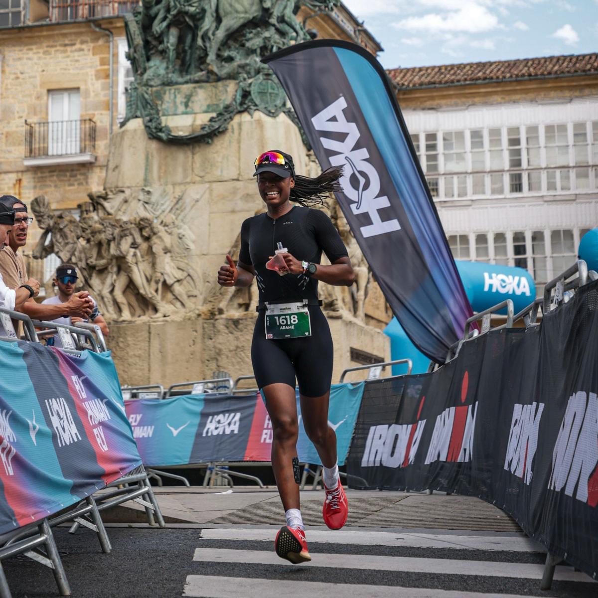 Arame Tall, a punto de cruzar la meta del IRONMAN Vitoria-Gasteiz