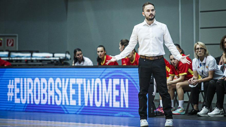 Alberto Antuña, en el pasado Eurobasket femenino.