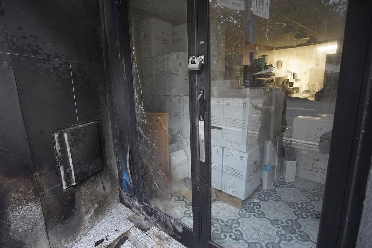 Girona carretera Bcn 15 Botega Toscana incendi cartrons exterior local ,vidres façana trencats