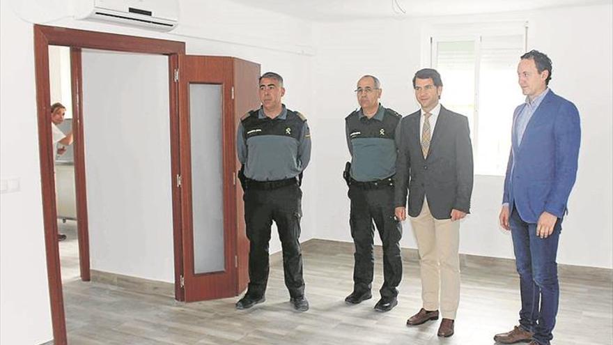 Reforman cuatro viviendas de la Casa Cuartel de la Guardia Civil con el PFEA