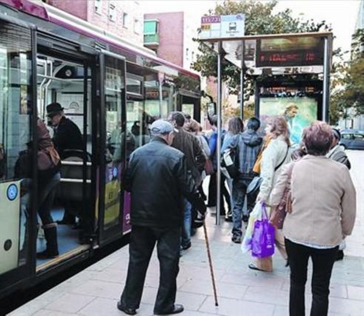 La petició 8 L’estació del metro de Bon Pastor, fins a la qual els veïns demanen que arribi el nou H8. La petició 8 L’estació del metro de Bon Pastor, fins a la qual els veïns demanen que arribi el nou H8.
