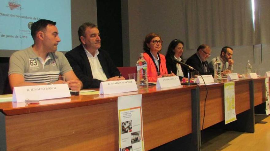 Por la izquierda, Menéndez, Capellán, María Jesús Benéitez, Marisa Elviro, Canal y Zapico, ayer, en Llanes.