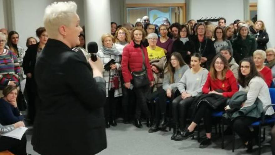 Masiva presentación del colectivo de ayuda a las personas que padecen cáncer de mama.