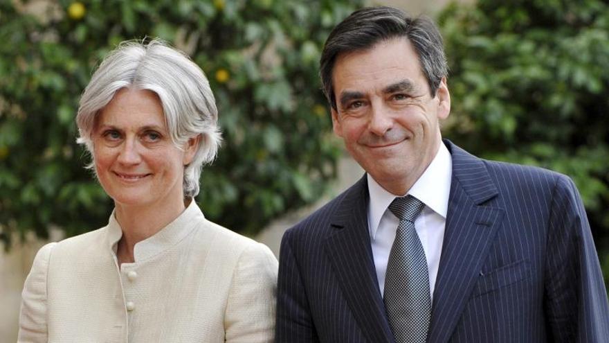 François Fillon, junto a su mujer, Penelope Clarke.