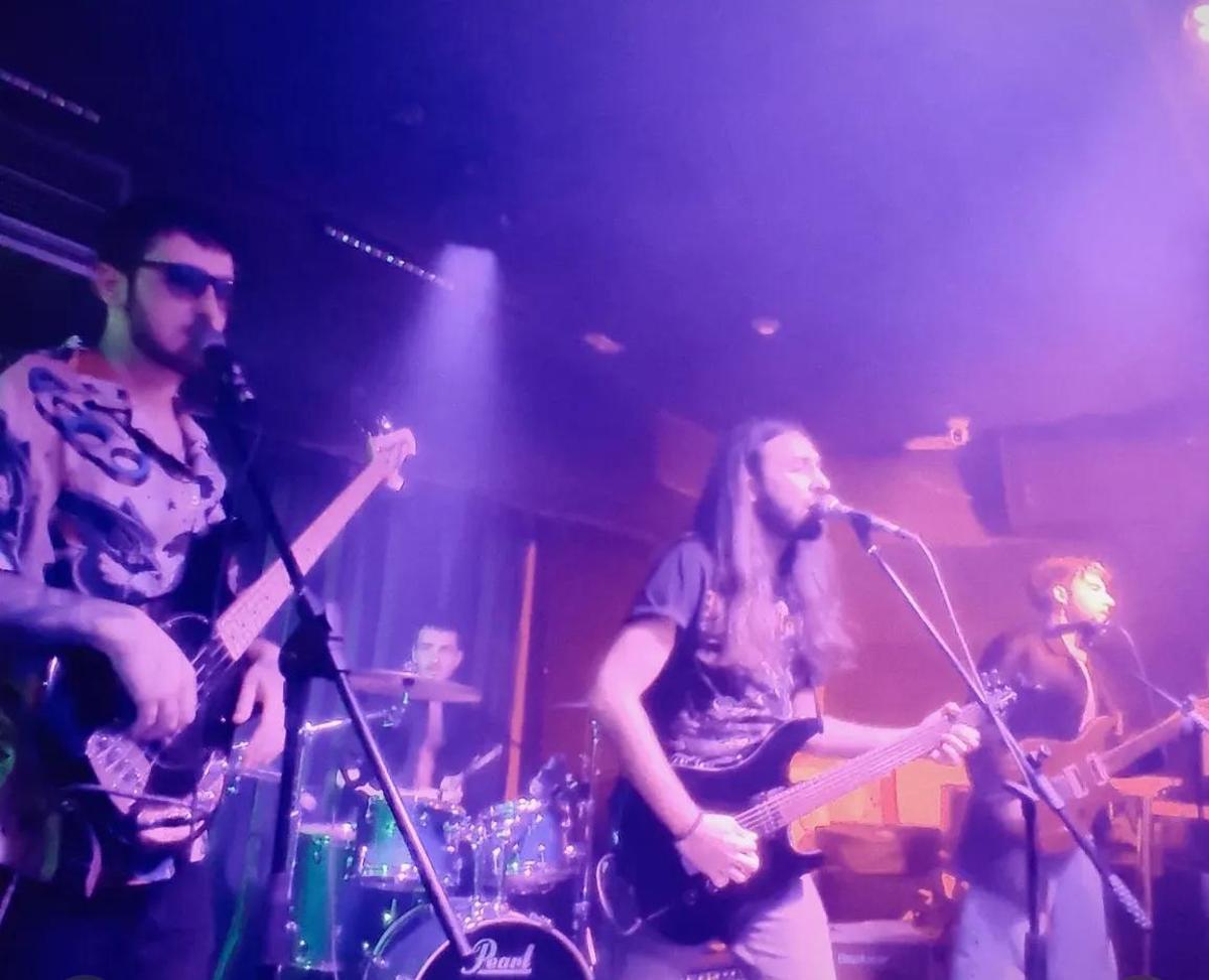 El grupo Xalundes en concierto.