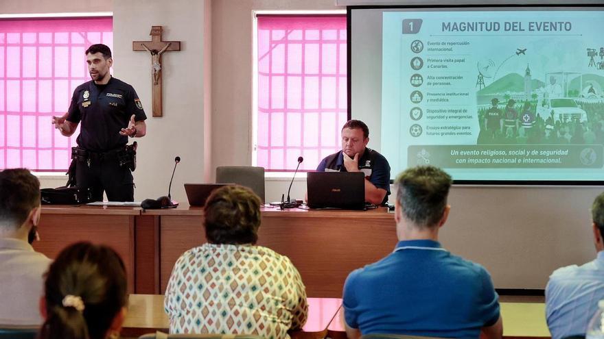 Tenerife moviliza a 1.600 voluntarios para garantizar la seguridad en la visita papal