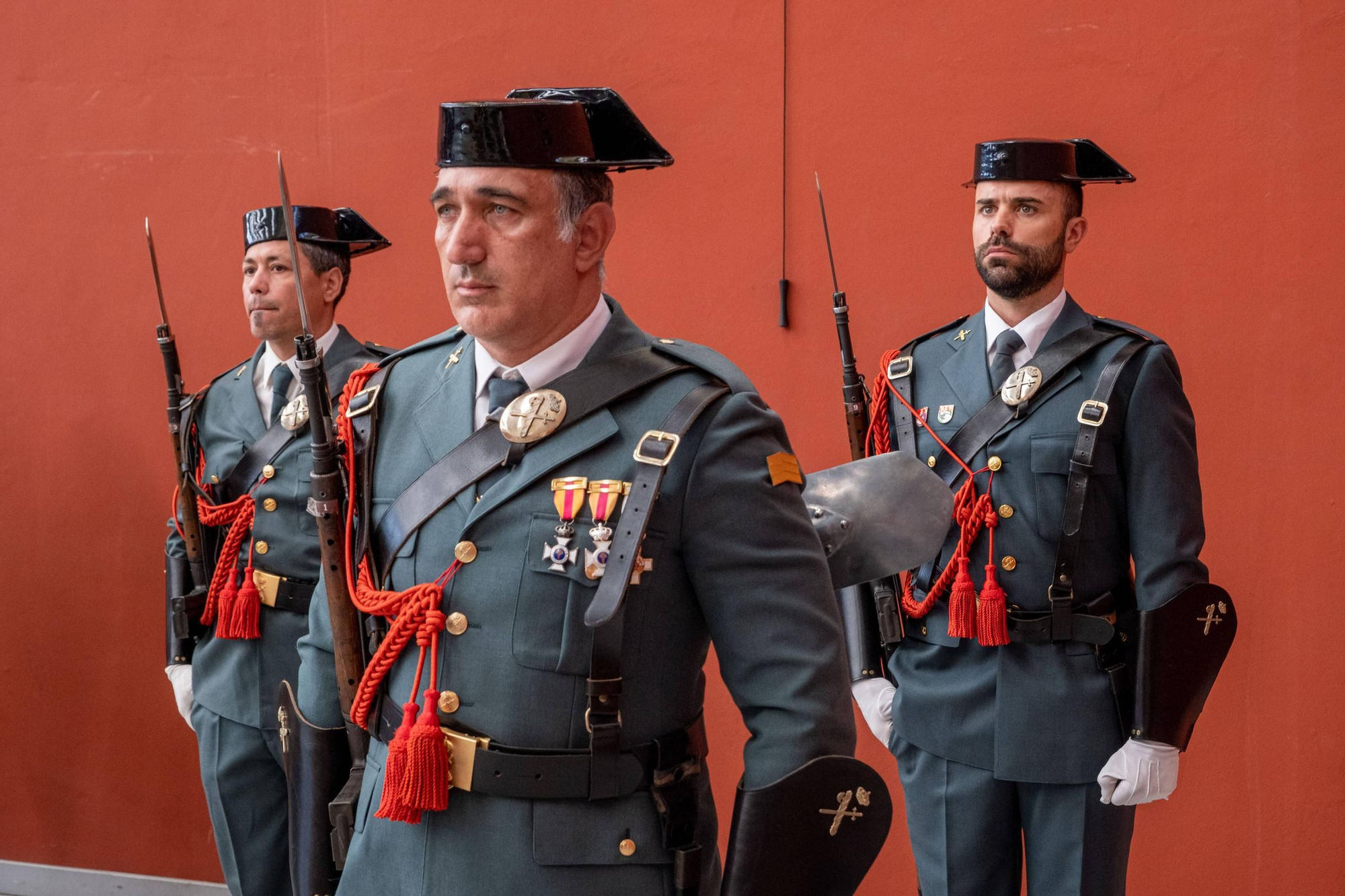 EN IMÁGENES: Así fueron los actos en Oviedo del 179 aniversario de la Guardia Civil