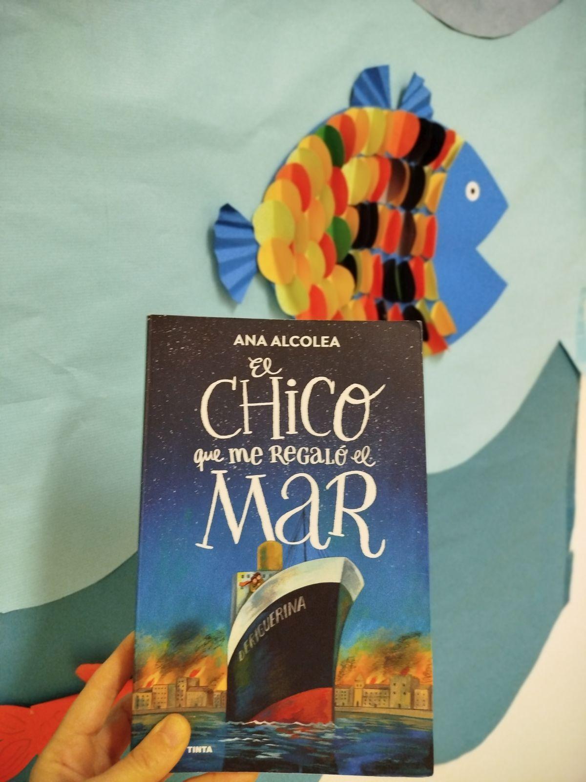 SAna Alcolea visita el colegio La Salle Franciscanas Gran Vía de Zaragoza y conversa con el alumnado sobre El chico que me regaló el mar