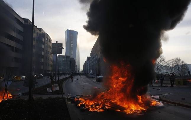 Fotogalería: Incidentes en Fráncfort en la inauguración del BCE