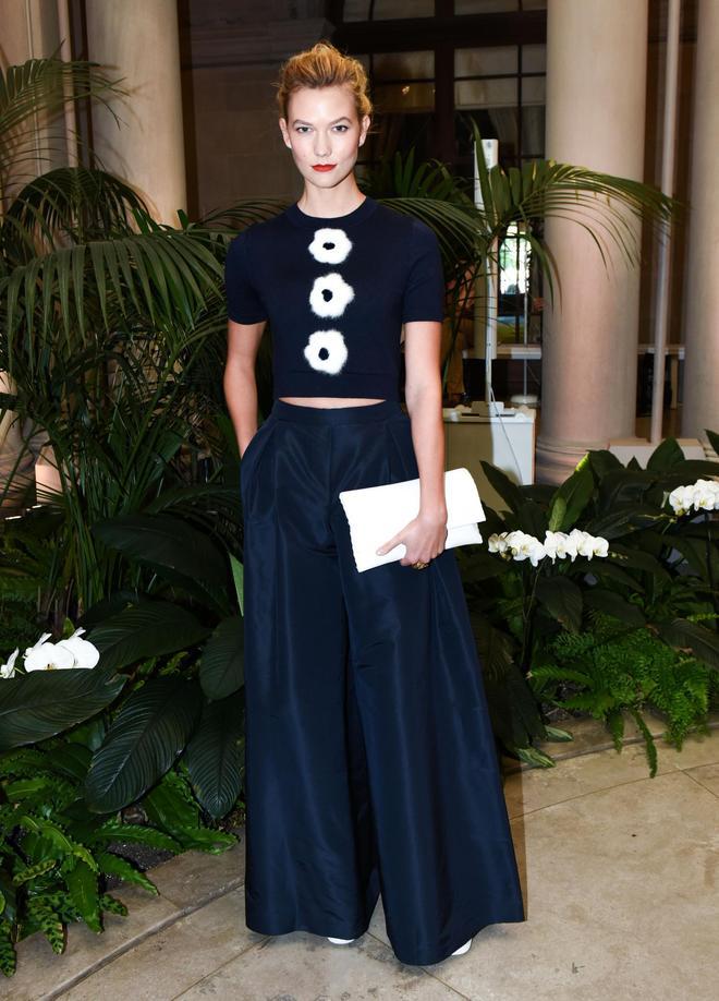 Karlie Kloss en el desfile primavera/ verano 2017 de Carolina Herrera