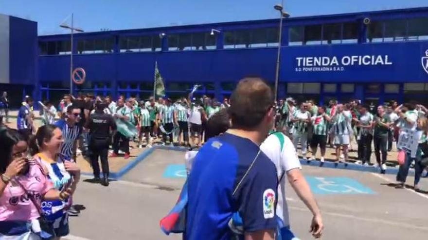 Encuentro entre aficionados del Córdoba CF y la Ponferradina en El Toralín.