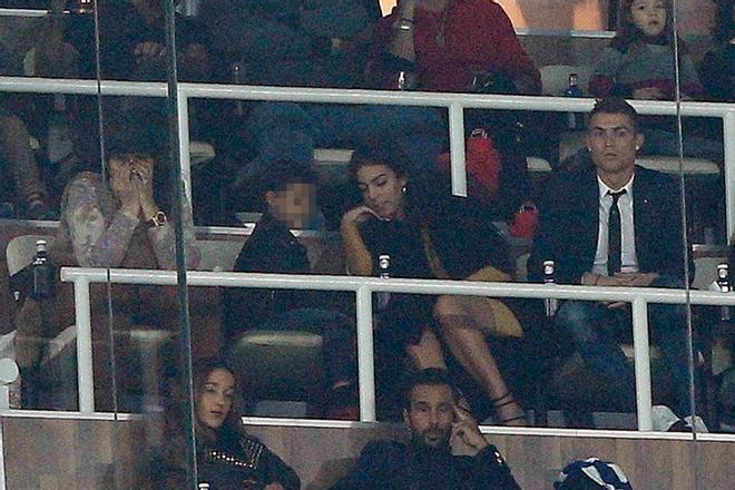 Georgina Rodríguez y Cristiano Ronaldo Jr, muy cómplices en el Bernabéu