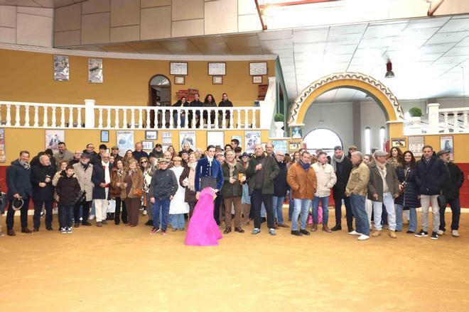 Un centenar de aficionados arropa a Rodrigo Villalón en un tentadero en la finca de Nazario Ibáñez