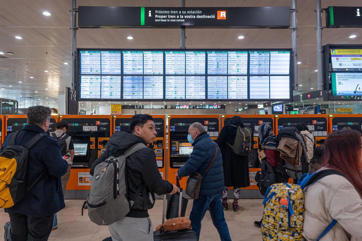 Usuarios del transporte público afrontan la pérdida de la bonificación de los billetes