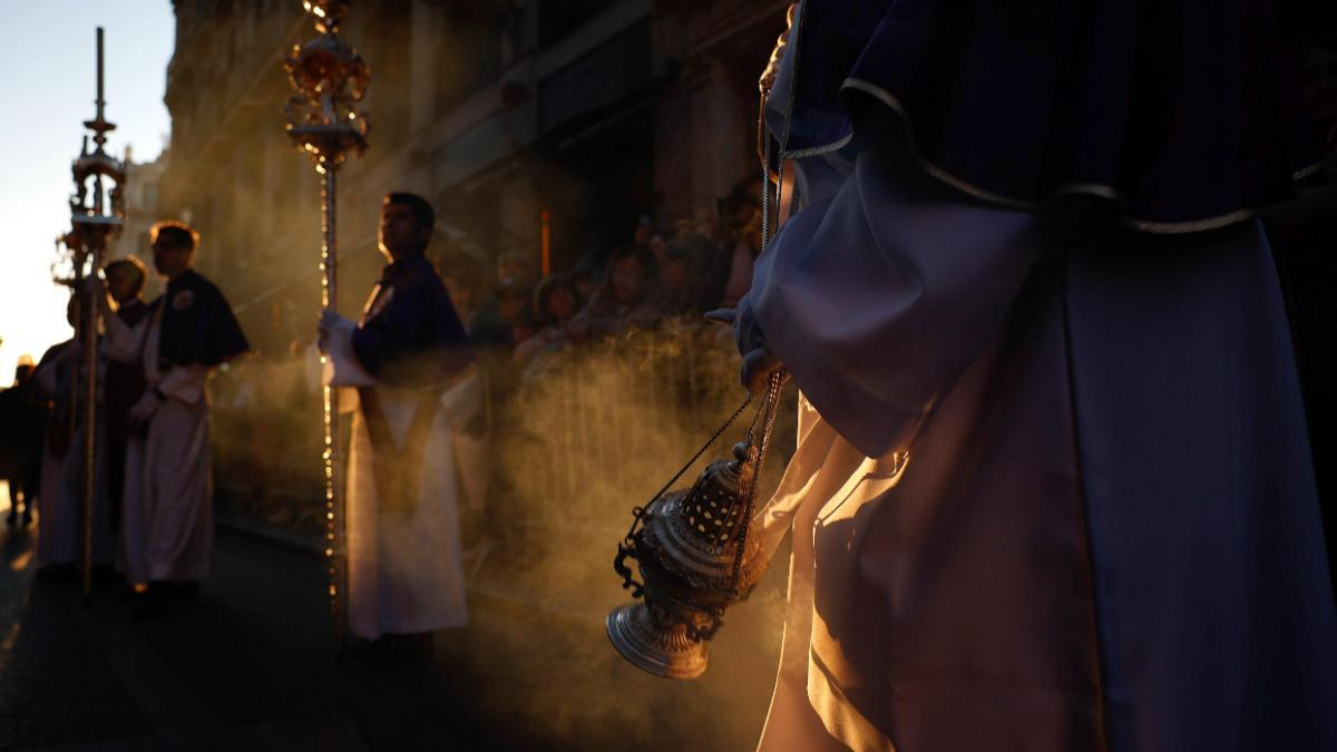 Procesión del Jesús Nazareno de Medinaceli, que ha partido de la basílica de Jesús de Medinaceli, celebrada este Viernes Santo en Madrid.