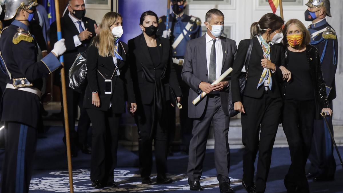 La salida del Camporamor tras la ceremonia de los Premios Princesa de Asturias