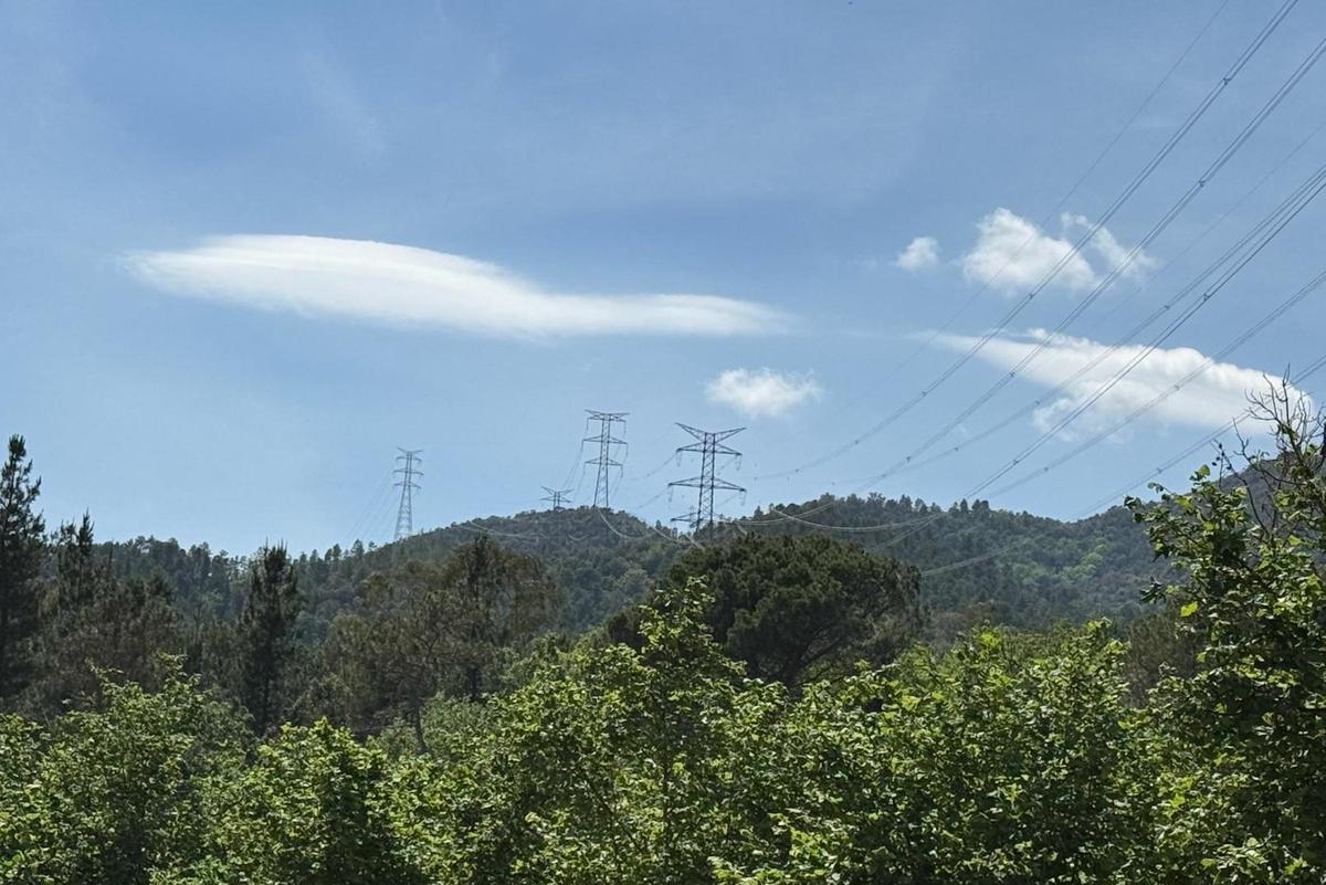La MAT al seu pas per Brunyola, a la Selva.