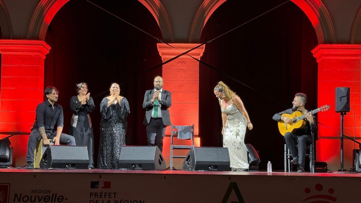 Los artistas, en el escenario.