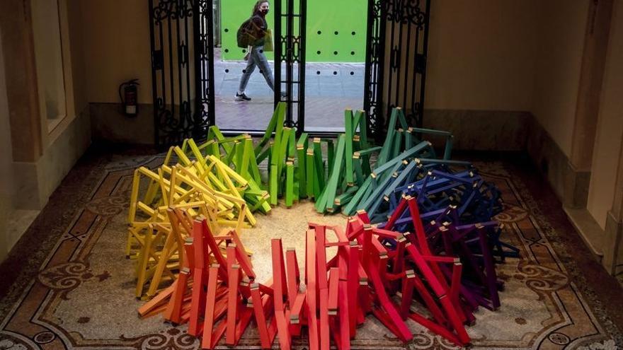 Guillermo Moras „Hacia el blanco“ (2013) im Museu Fundación Juan March ist ein umgehbares Farbspektrum: halb Skulptur und halb Installation.
